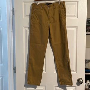 American Eagle slim straight khaki pants 30/32